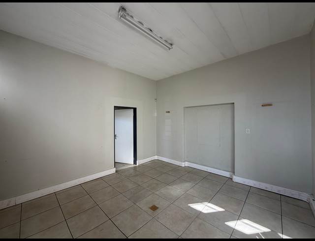 391M² WAREHOUSE TO LET IN HALFWAY HOUSE