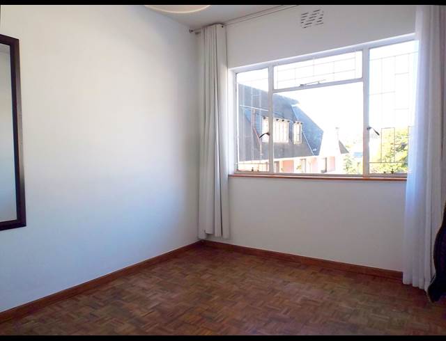 1 bed property to rent in ORANJEZICHT