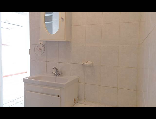 2 bed property to rent in KENILWORTH