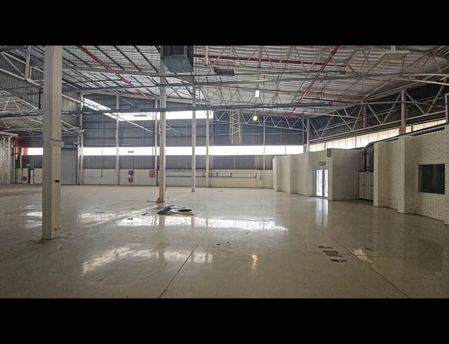 1,490M² WAREHOUSE TO LET IN ROSSLYN