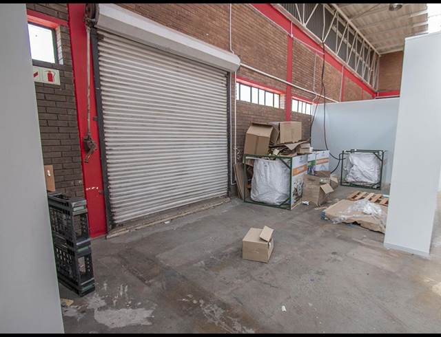 1,161M² WAREHOUSE TO LET IN FONTAINEBLEAU