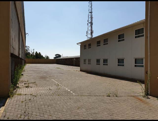 4,861M² WAREHOUSE TO LET IN ROBERTSHAM