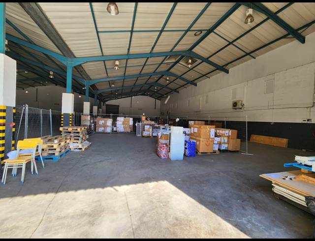 3,260M² WAREHOUSE TO LET IN KILLARNEY GARDENS