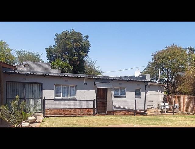 2 bed property to rent in PRIMROSE