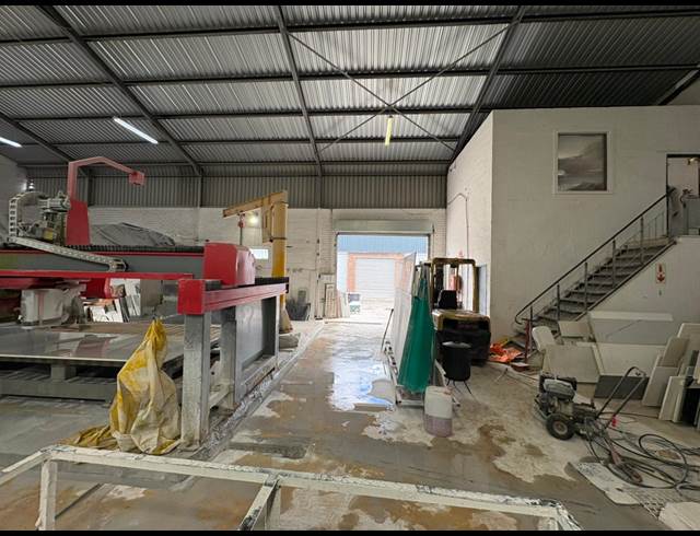 442M² WAREHOUSE TO LET IN BROADLANDS