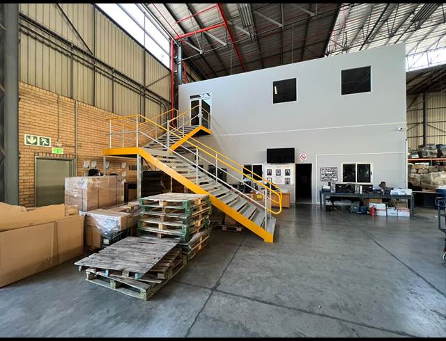 4,626M² WAREHOUSE TO LET IN GOSFORTH PARK