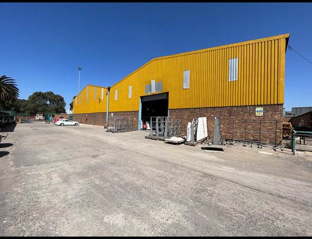 2,000M² WAREHOUSE TO LET IN GERMISTON SOUTH