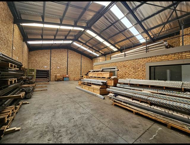 343M² WAREHOUSE TO LET IN BARTLETT
