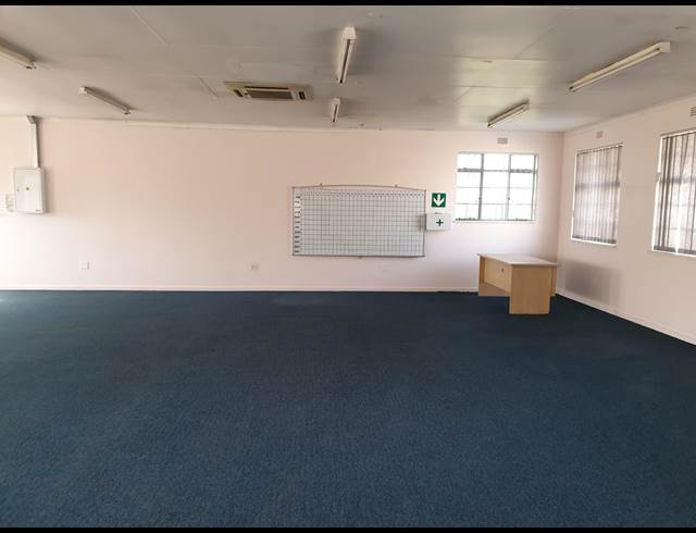 153M² OFFICE RENTED IN WADEVILLE