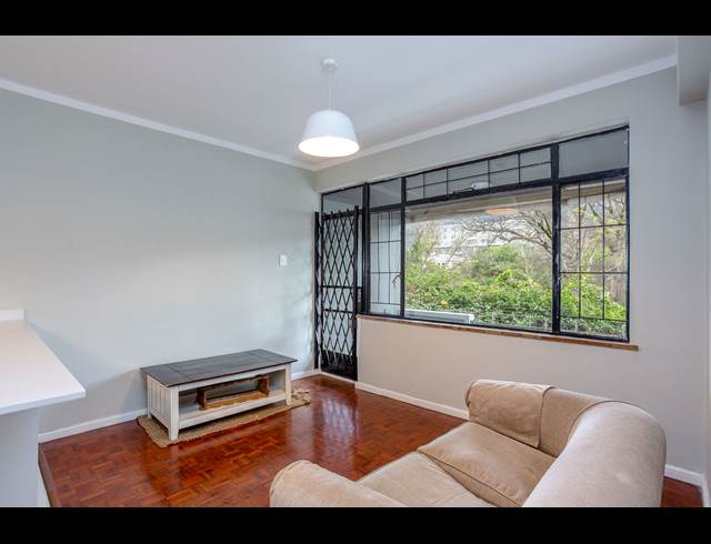 3 BEDROOM APARTMENT RENTED IN RONDEBOSCH