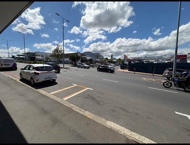 90M² OFFICE TO LET IN SOMERSET WEST CENTRAL