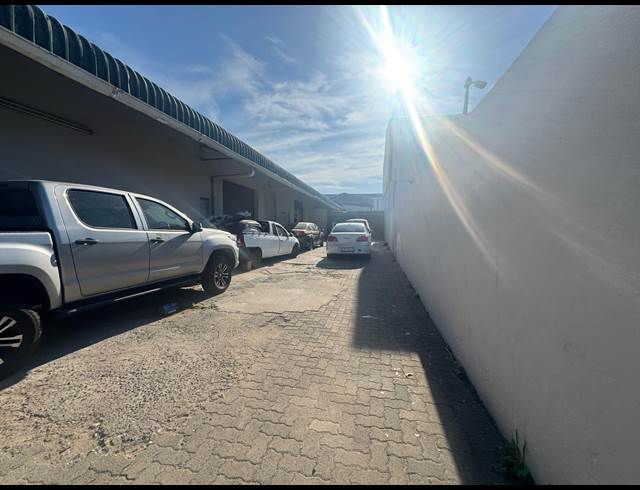 391M² WAREHOUSE TO LET IN PHOENIX INDUSTRIAL