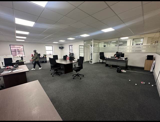 225M² OFFICE TO LET IN CENTURY CITY