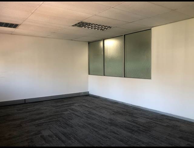 43M² OFFICE TO LET IN HYDE PARK