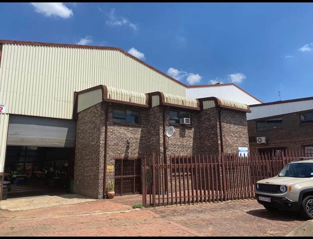 974M² WAREHOUSE TO LET IN APEX