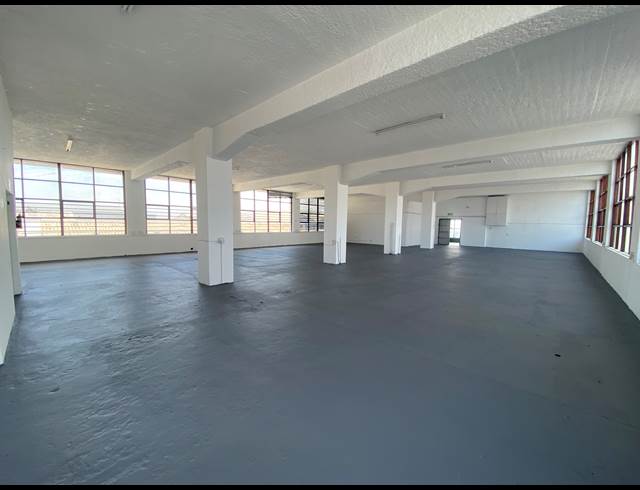 482M² BUSINESS CENTRE TO LET IN PAARDEN EILAND