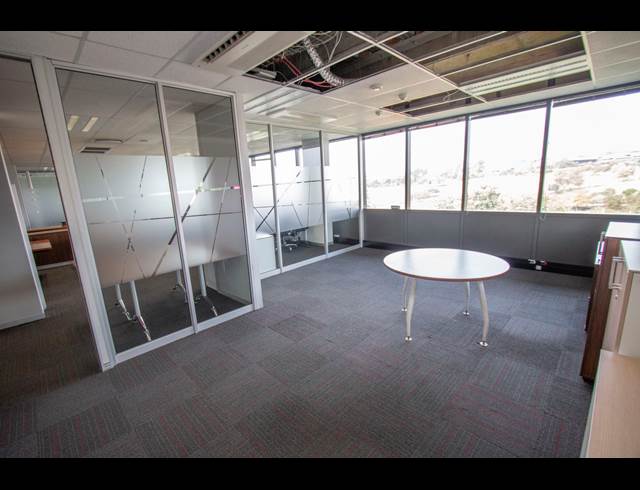 1,388M² OFFICE TO LET IN SANDTON CENTRAL