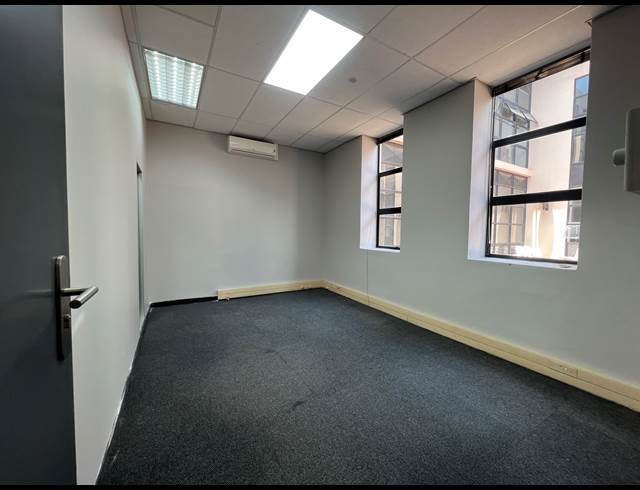 155M² OFFICE TO LET IN HIGHVELD