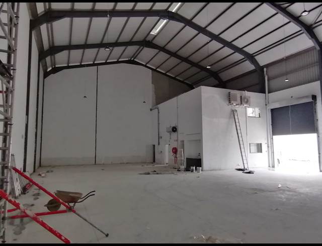 616M² WAREHOUSE TO LET IN STIKLAND INDUSTRIAL