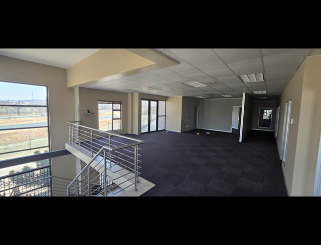 2,294M² WAREHOUSE TO LET IN COSMO BUSINESS PARK