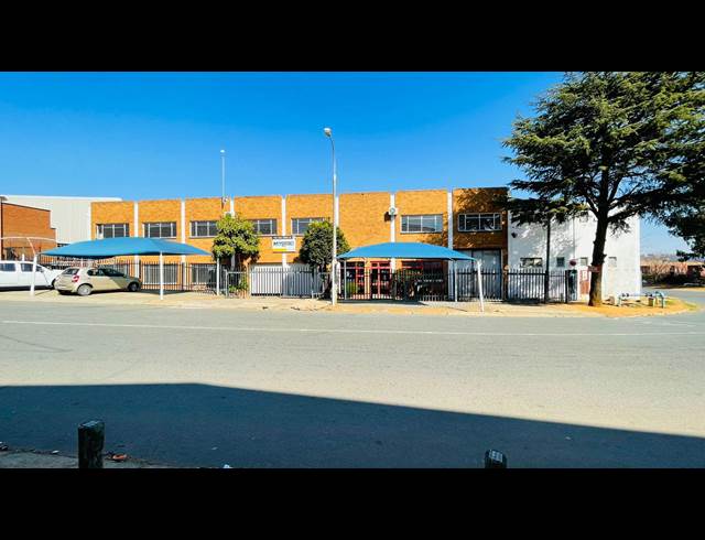 4,111M² WAREHOUSE TO LET IN LEA GLEN