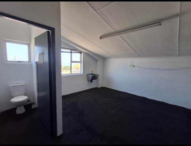 1,304M² WAREHOUSE TO LET IN WOODBROOK
