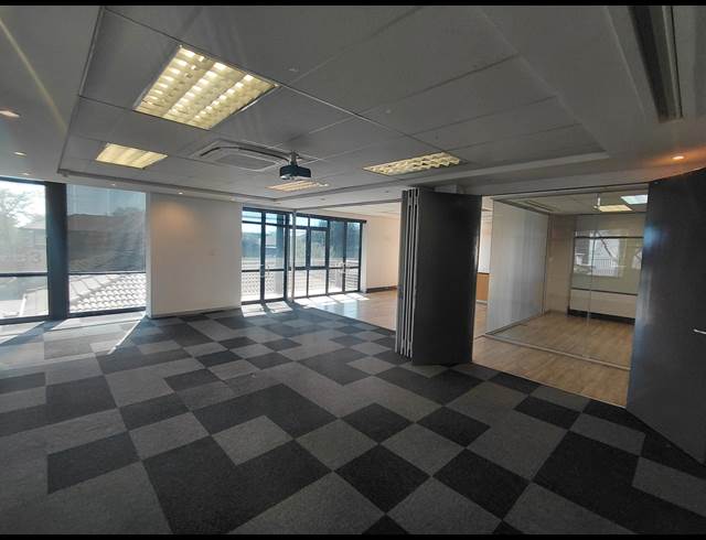 299M² OFFICE TO LET IN BRYANSTON
