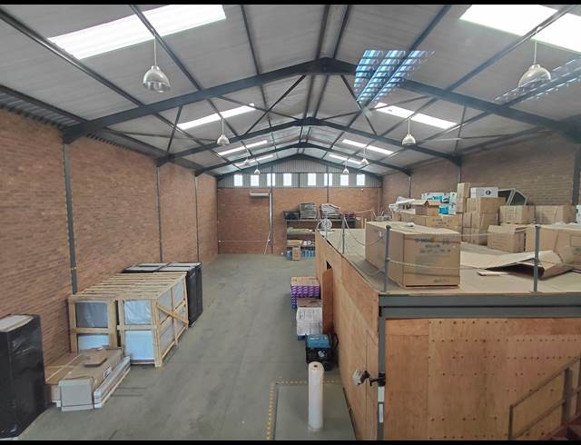 500M² WAREHOUSE TO LET IN POMONA