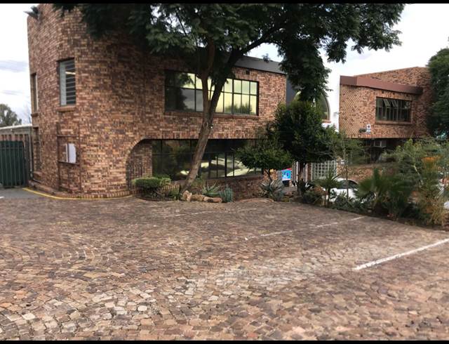 595M² WAREHOUSE TO LET IN KRAMERVILLE