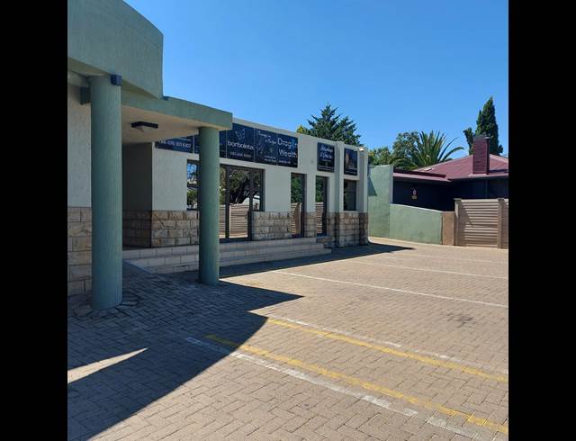130M² OFFICE TO LET IN DAN PIENAAR