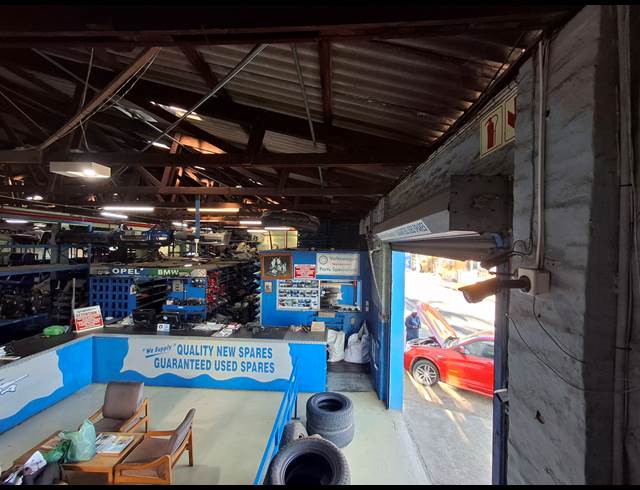 1,048M² WAREHOUSE TO LET IN CHISELHURST