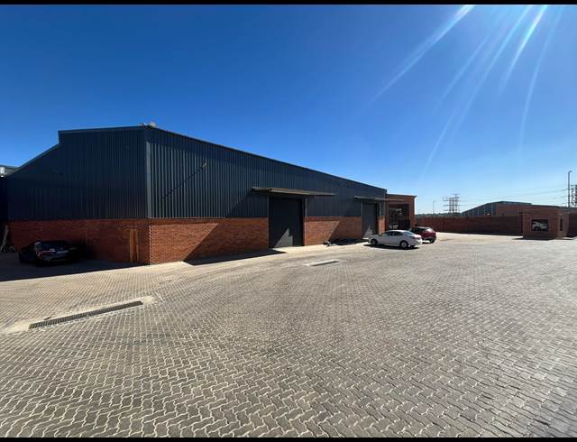 2,702M² WAREHOUSE TO LET IN ORMONDE