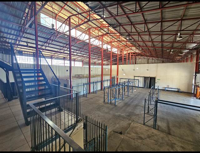 3,200M² WAREHOUSE TO LET IN CITY DEEP
