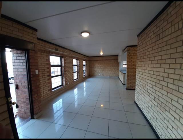 3 bed property to rent in DEWALD HATTINGH PARK
