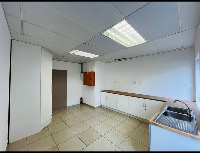 529M² OFFICE TO LET IN BRYANSTON
