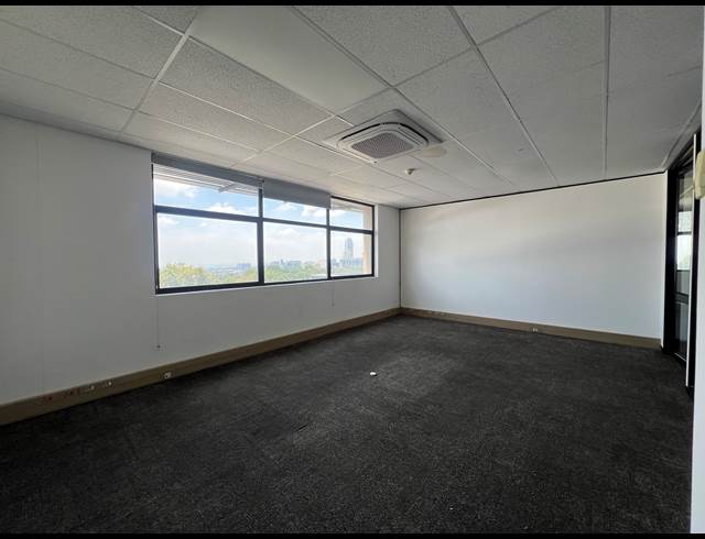 166M² OFFICE TO LET IN SANDHURST
