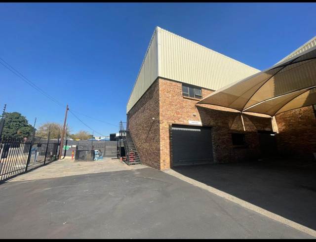 500M² WAREHOUSE TO LET IN EASTLEIGH