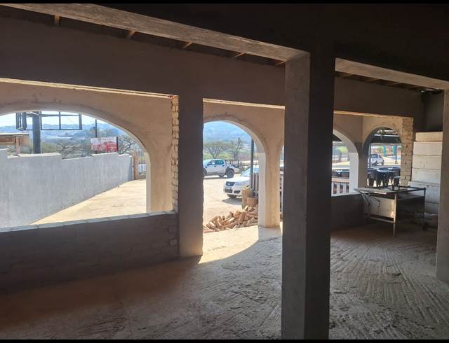 100M² RETAIL TO LET IN ROCKY DRIFT