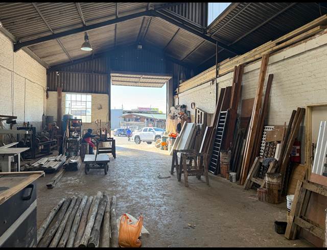 435M² WAREHOUSE TO LET IN STIKLAND INDUSTRIAL