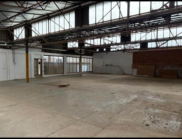 1,125M² WAREHOUSE TO LET IN TULISA PARK