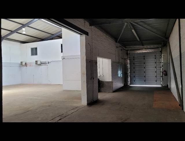 752M² WAREHOUSE TO LET IN AIRPORT INDUSTRIA