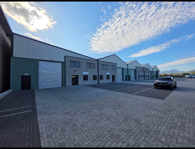 552M² WAREHOUSE TO LET IN FIRGROVE INDUSTRIAL ESTATE