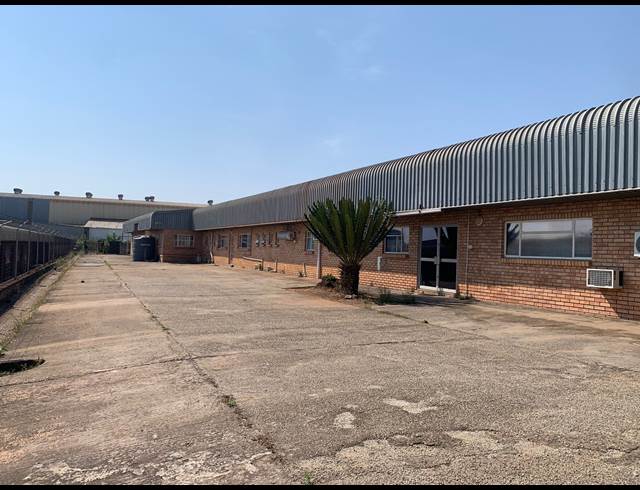 2,300M² WAREHOUSE TO LET IN ROCKY DRIFT