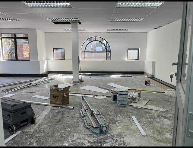 111M² OFFICE TO LET IN HYDE PARK