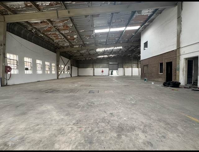 1,200M² WAREHOUSE TO LET IN PHOENIX INDUSTRIAL
