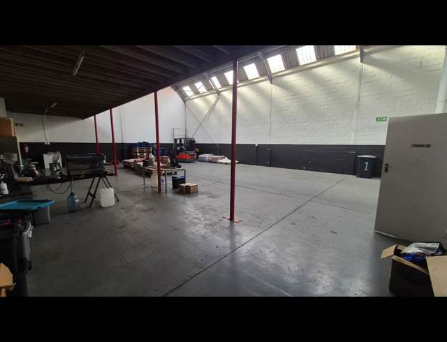 320M² WAREHOUSE TO LET IN KILLARNEY GARDENS