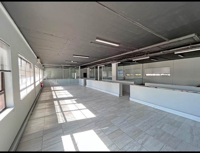 3,891M² WAREHOUSE TO LET IN KELVIN
