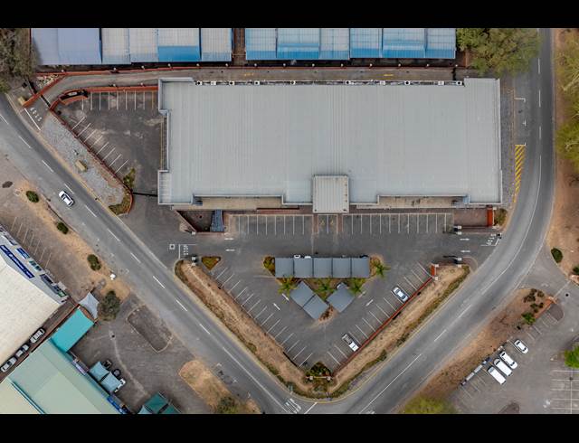 450M² RETAIL TO LET IN RIVERSIDE INDUSTRIAL PARK
