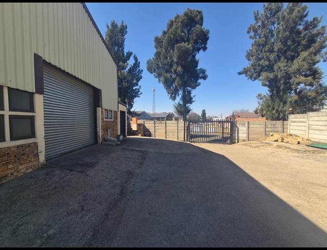 230M² WAREHOUSE TO LET IN ALRODE SOUTH