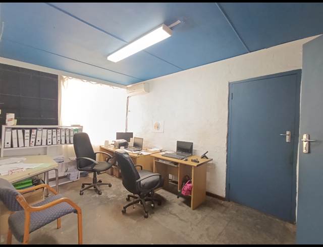 1,061M² WAREHOUSE TO LET IN PINETOWN CENTRAL
